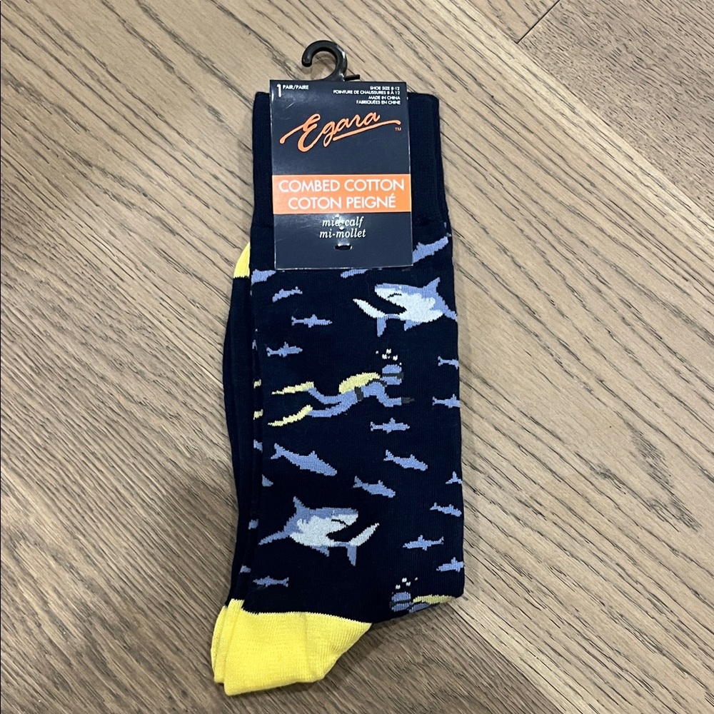 BNWT Egara Shark Pattern Socks in Navy and Yellow